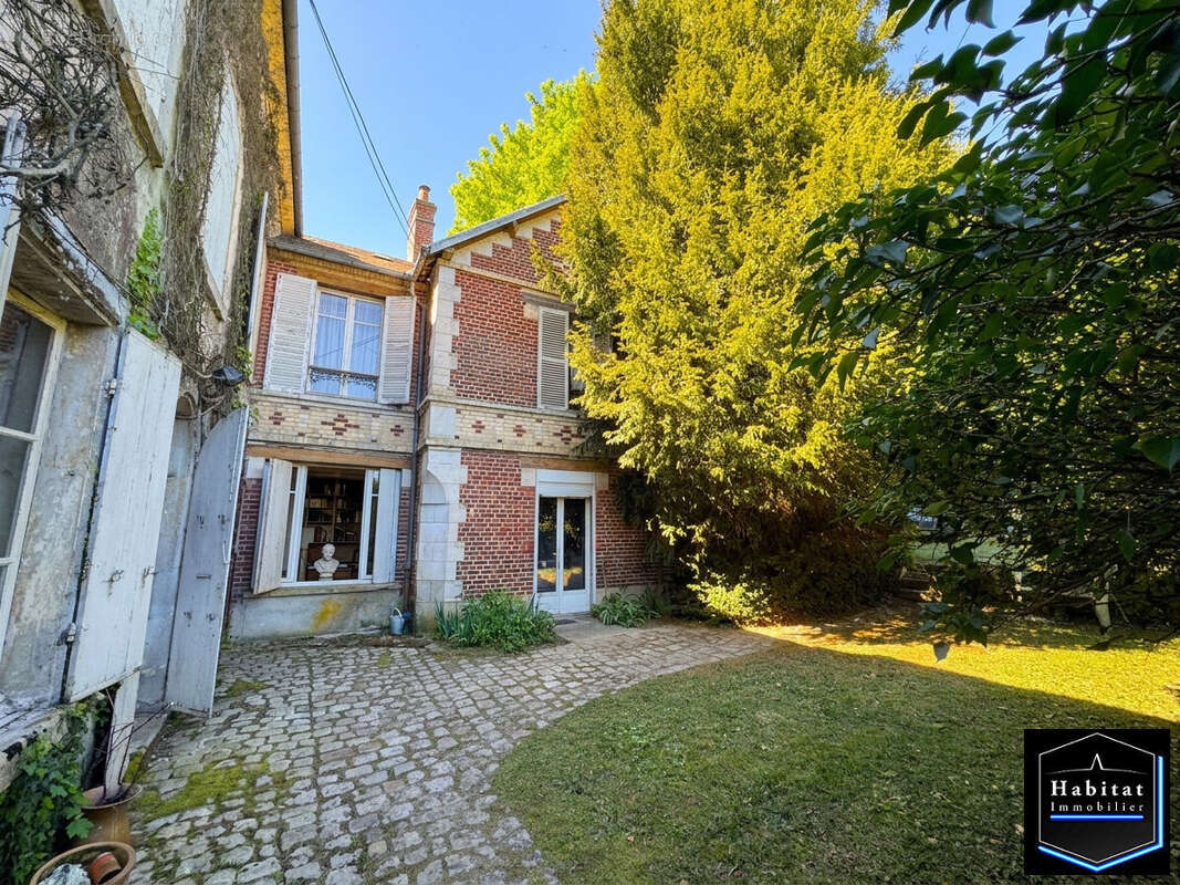 Maison LE PLESSIS BELLEVILLE 15min 10 pièce(s) 194 m2 - photo 2