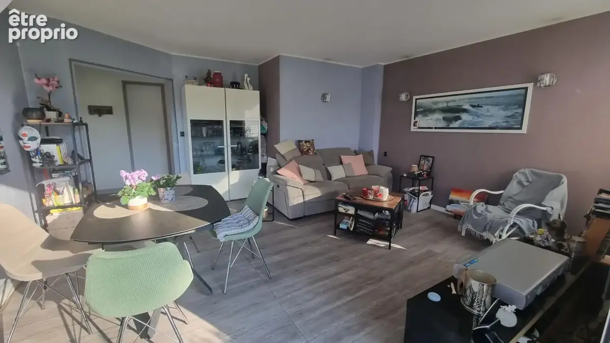 Grand F3 70m² en TBE bien exposé avec balcon, cave et parking privatif en sous-sol. - photo 5