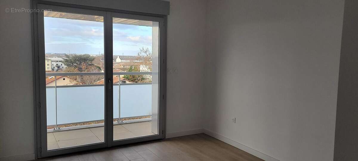 Appartement 4 pièces dernier étage quartier Barrière de Paris - photo 4
