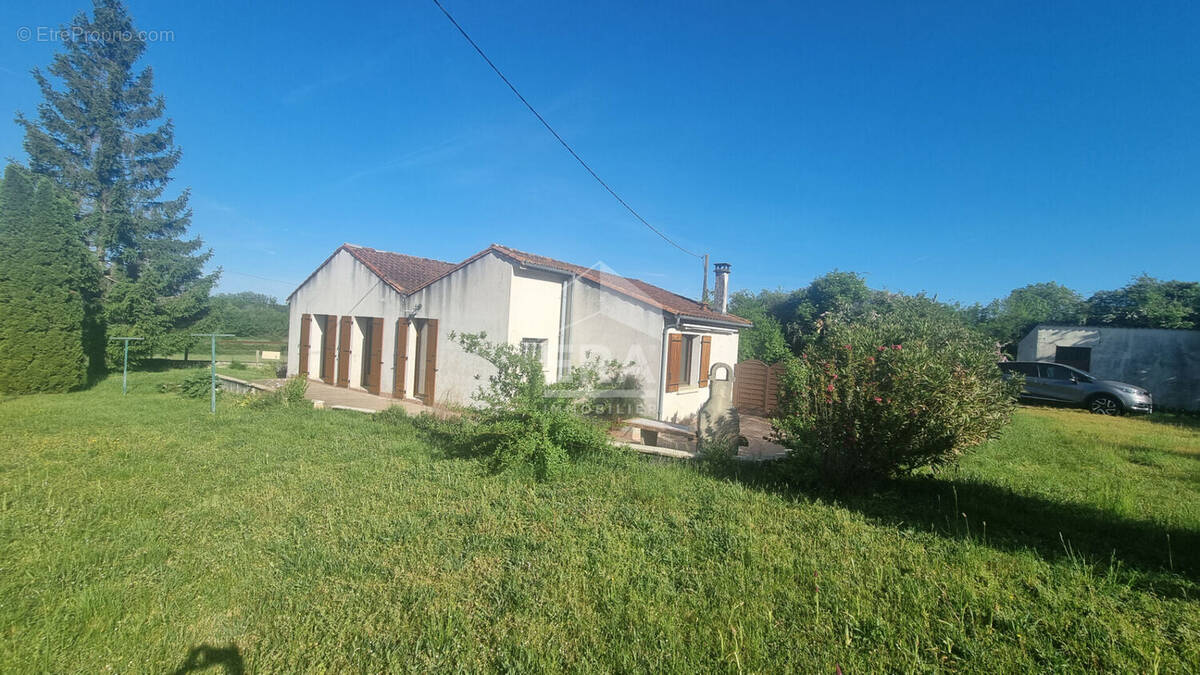 Maison à BUSSAC-SUR-CHARENTE