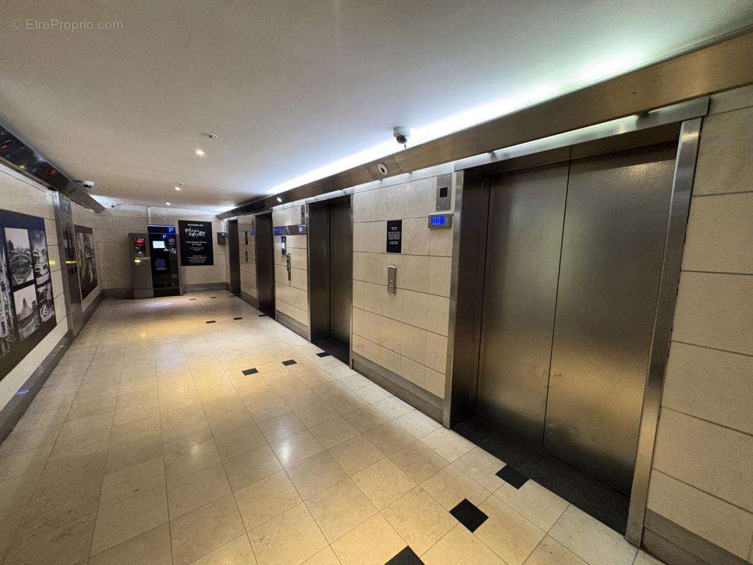 Parking à PARIS-9E
