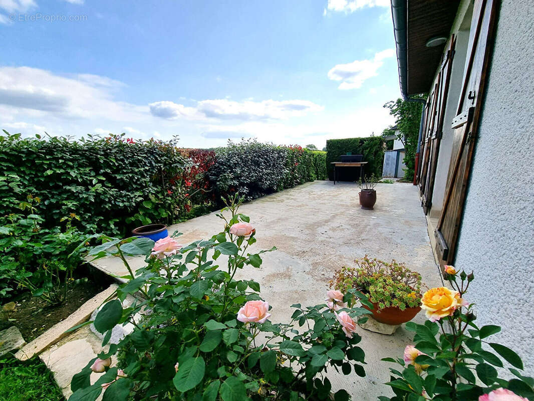 Maison à COLLONGES-LES-PREMIERES