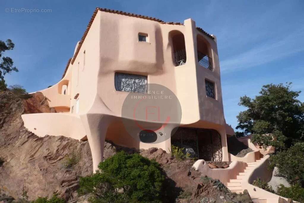 Maison à MANDELIEU-LA-NAPOULE