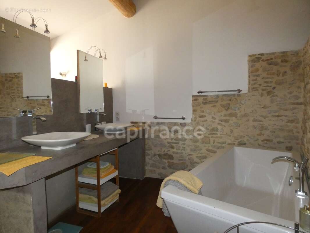 Laudun-maison de village 90m² avec cour et terrasse - photo 10