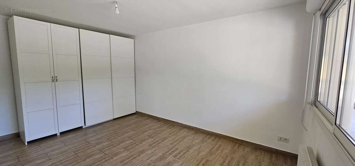 Appartement à SOLLIES-PONT