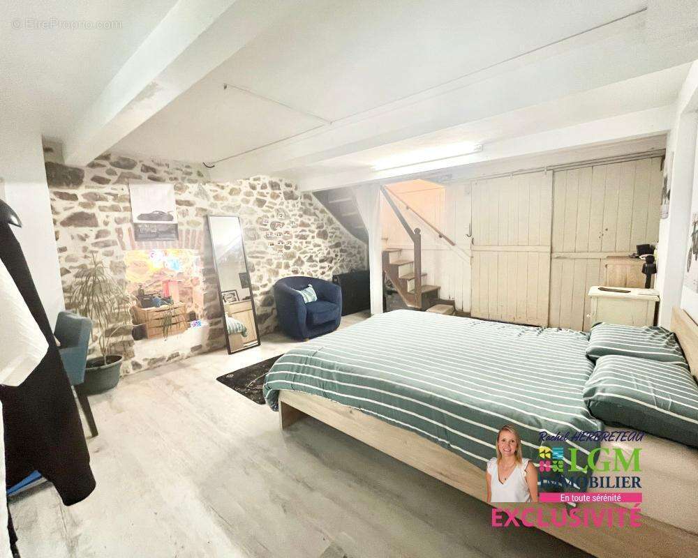 Maison À Vendre - centre-ville La Roche-sur-Yon  – Maison rénovée avec jardin, garage et studio indépendant - photo 10