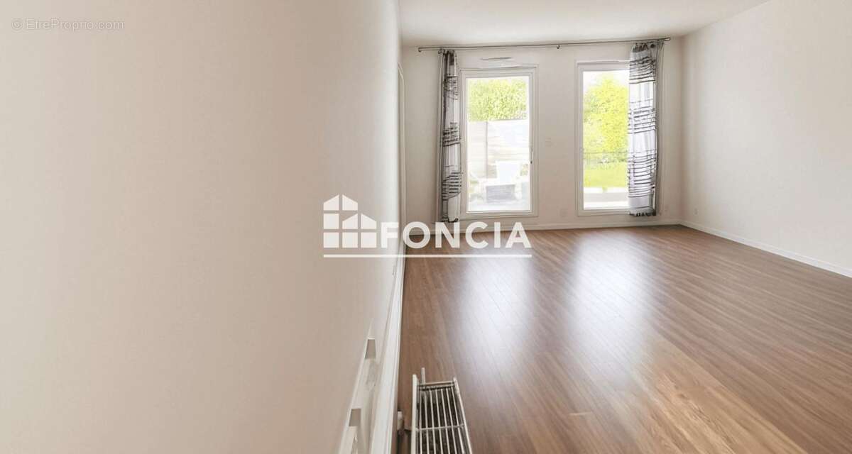 Appartement à SAINT-THIBAULT-DES-VIGNES