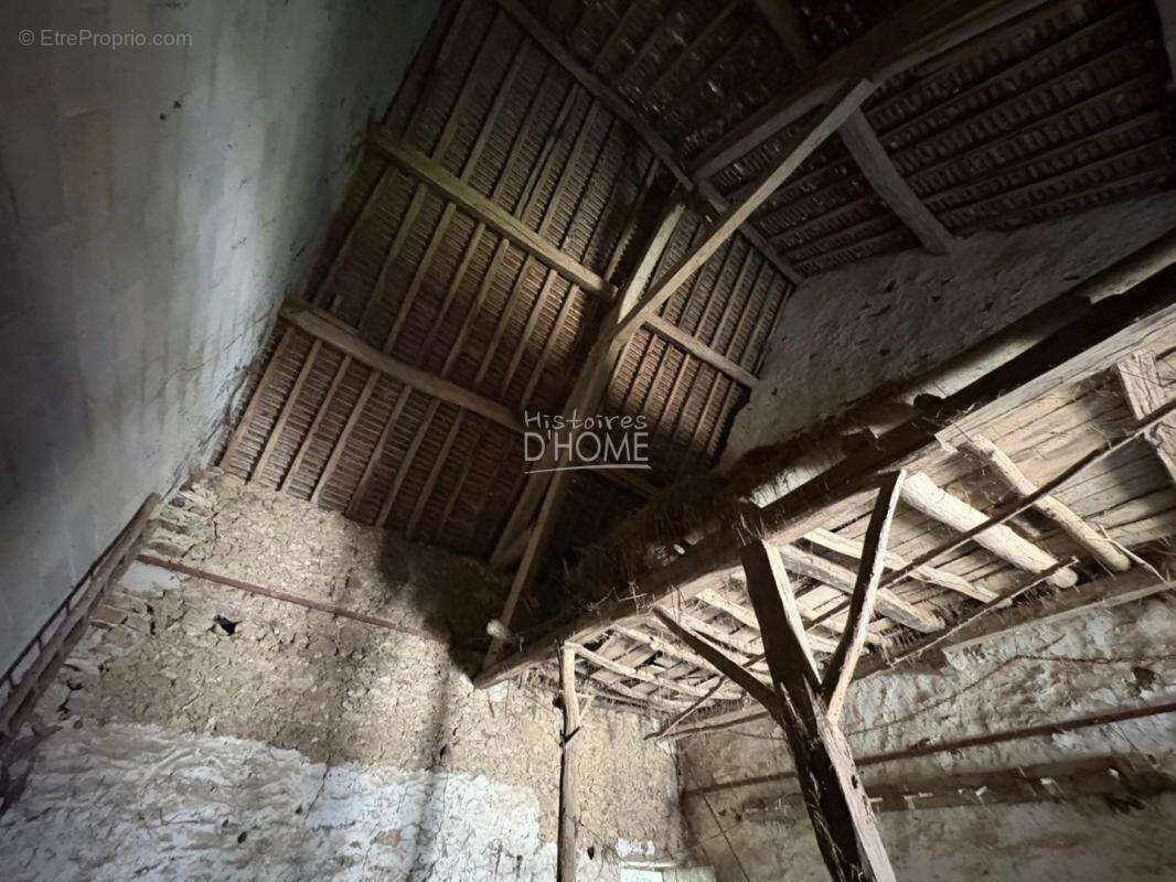 Maison à rénover avec grange et terrain clos de 697 m² - photo 13