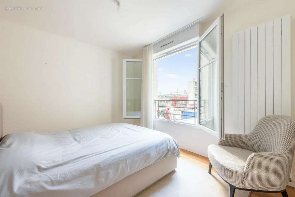 Appartement à COURBEVOIE