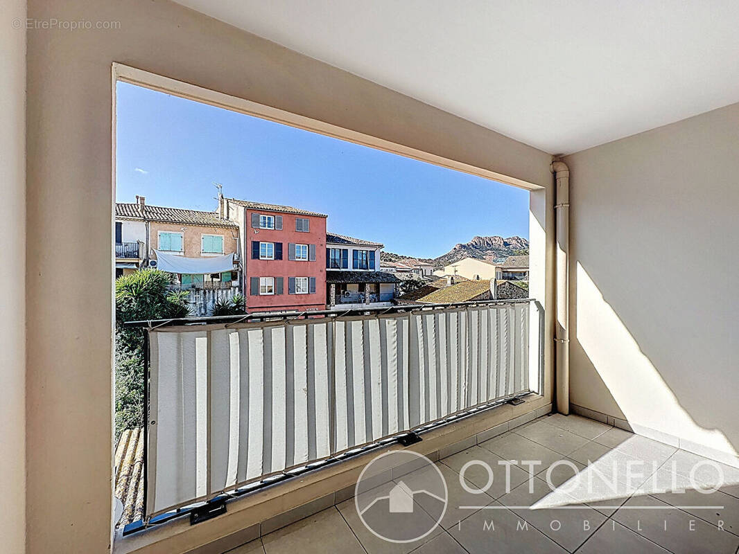 Appartement à ROQUEBRUNE-SUR-ARGENS