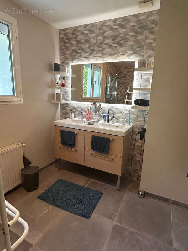 Villeneuve-sur-Lot maison entièrement rénovée avec goût de 142 m² sur un terrain d'environ 650 m². Coup de coeur assuré pour cet - photo 9