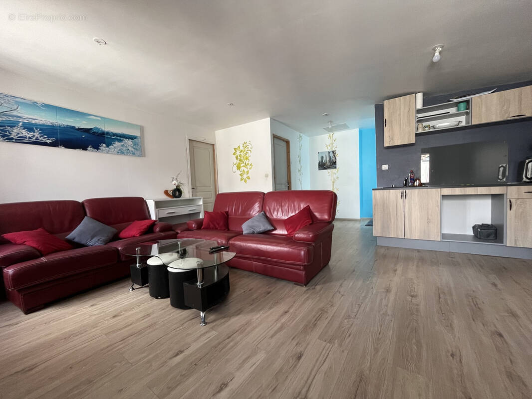 Appartement à LA TOUR-DU-CRIEU