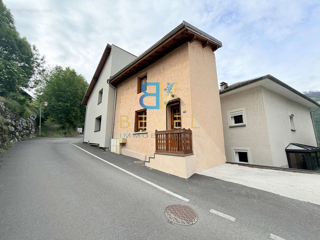 Maison à SAINT-MARTIN-DE-LA-PORTE