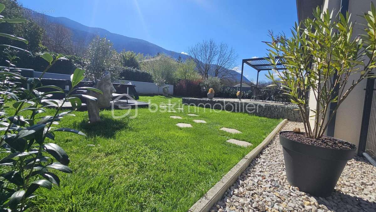 Maison à VAULNAVEYS-LE-BAS