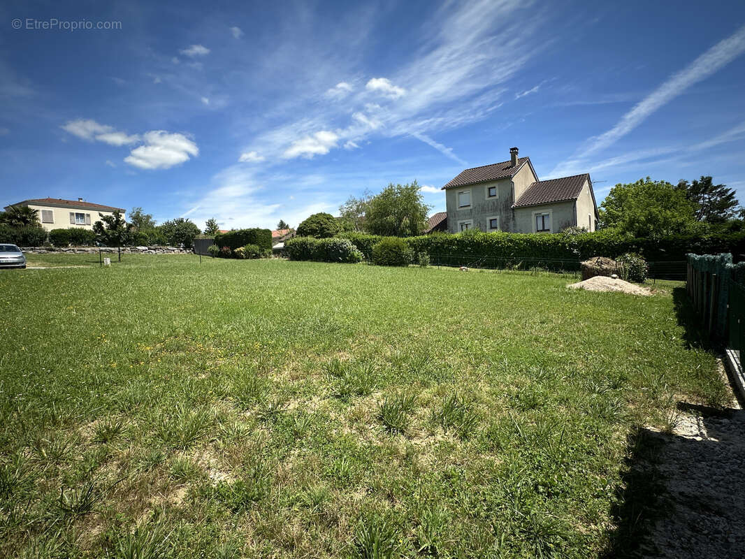 Terrain à SAINT-LAURENT-LES-TOURS