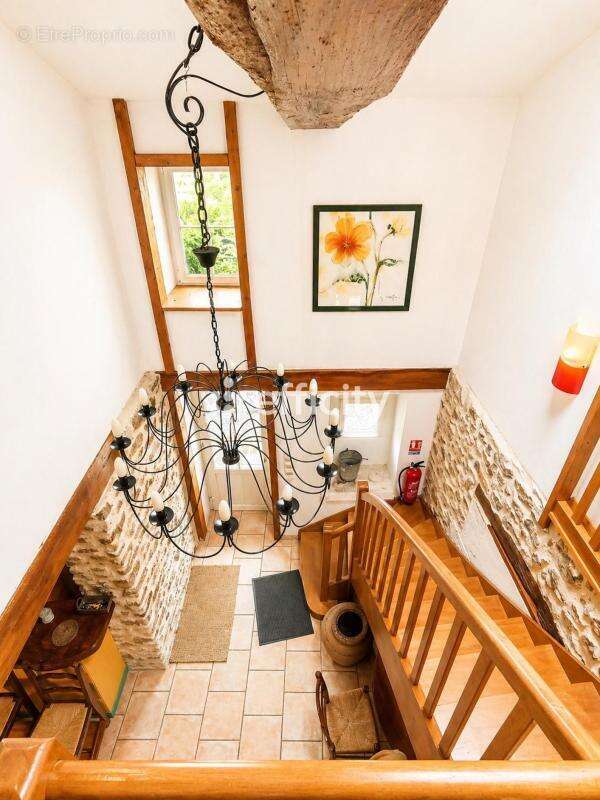 Maison 280 m² à Exireuil  - photo 10