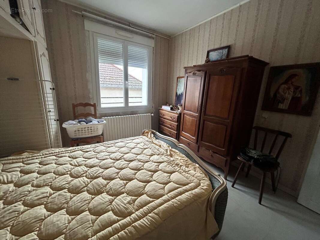 Maison à MONTHUREL