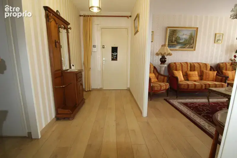 Appartement avec ASCENCEUR à vendre avec 3 CHAMBRES et 5 pièces LA ROCHE SUR YON (85) - photo 1