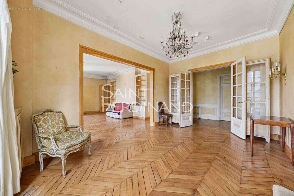 Appartement à NEUILLY-SUR-SEINE