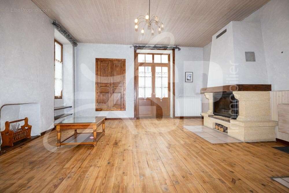 Maison de ville T7 - Maison à LE GRAND-LEMPS