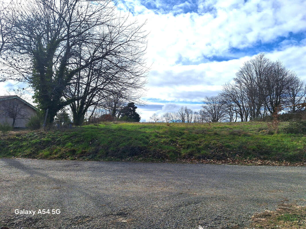 Terrain à SAINT-APOLLINAIRE-DE-RIAS