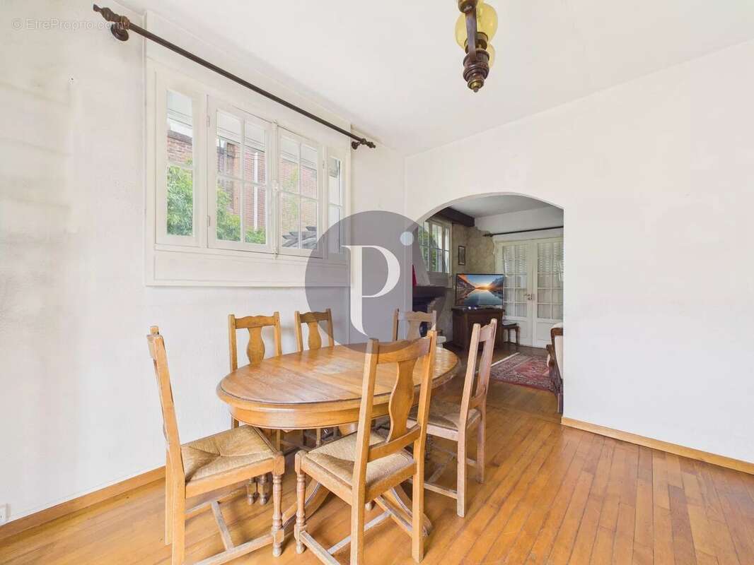 Maison à VERRIERES-LE-BUISSON