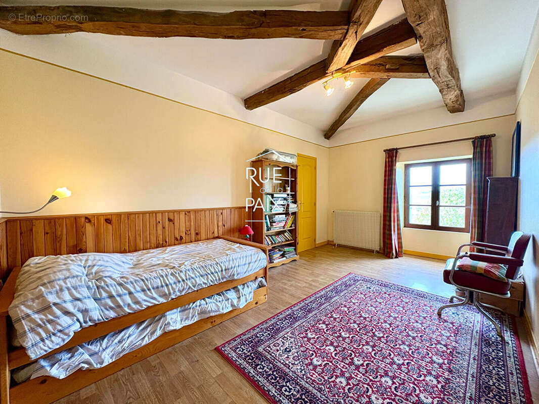 Maison à VENDEUVRE-DU-POITOU