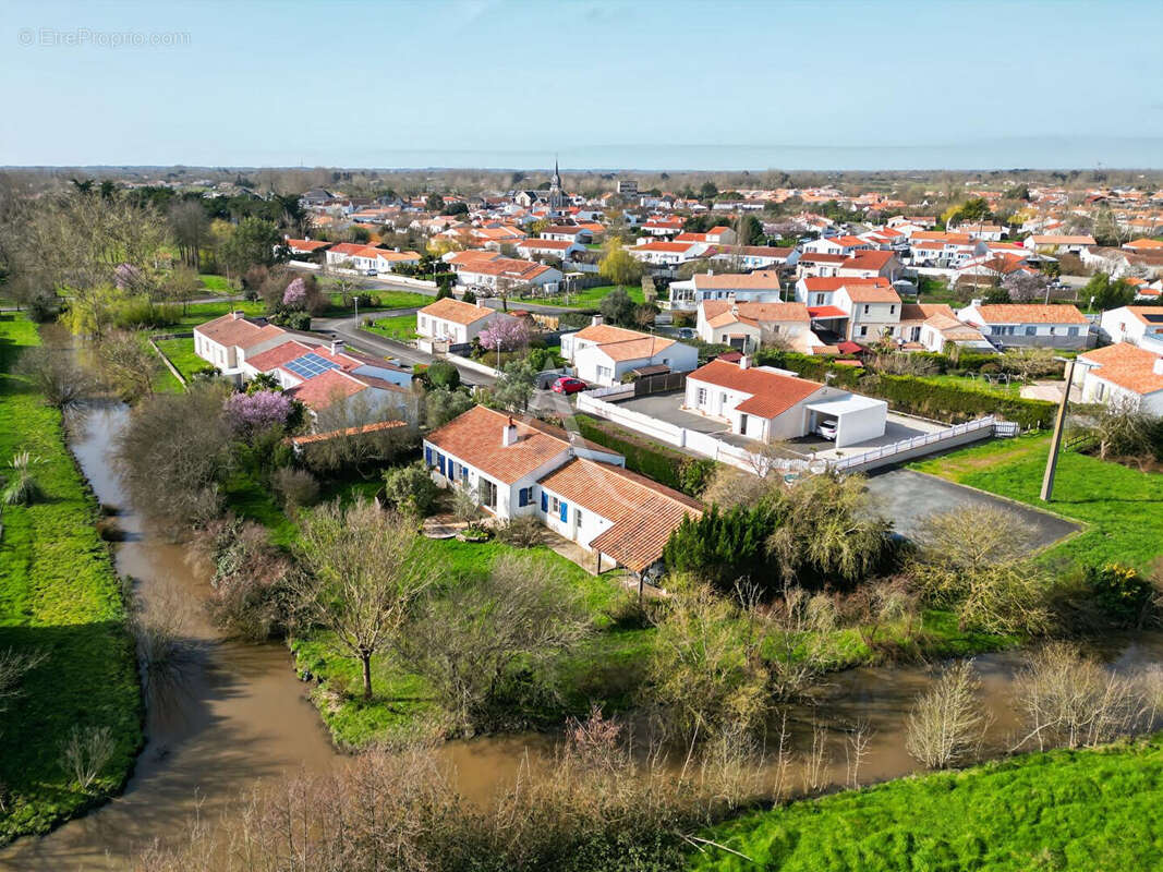 Maison à LE PERRIER