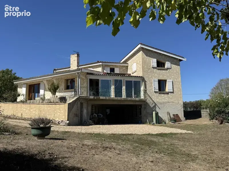 Photo Maison à Saint-Martin-De-Coux au prix de 367 500€
