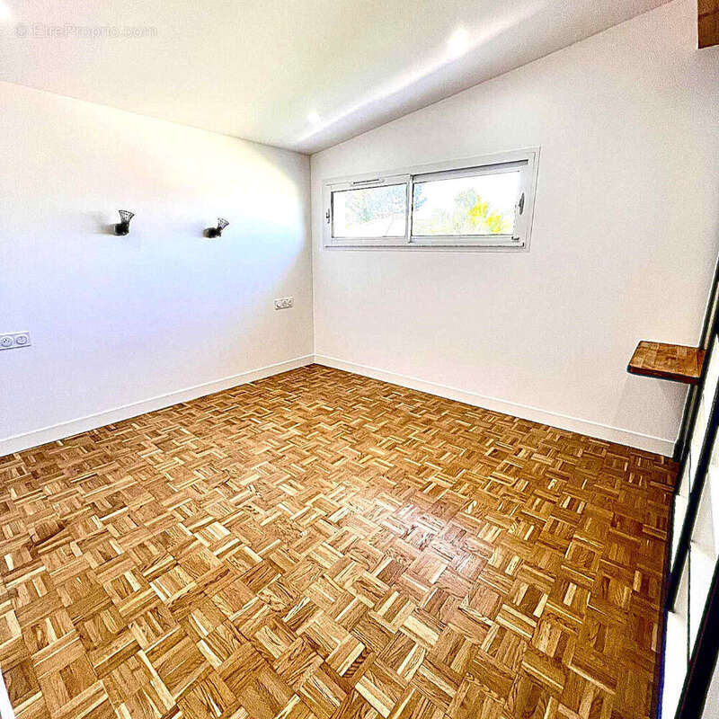 Maison à AMBARES-ET-LAGRAVE