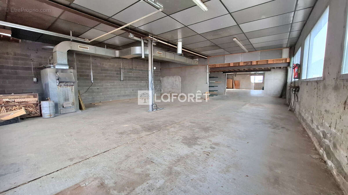 Commerce à FERRIERES