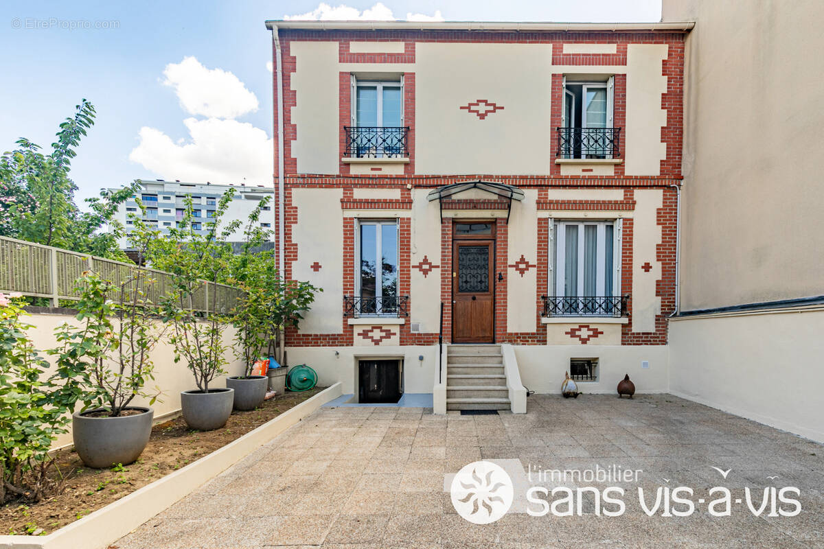 Maison à COURBEVOIE