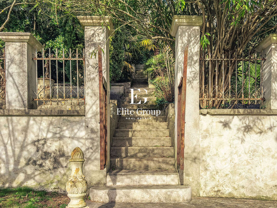 A vendre magnifique maison en bas du plateau d'angouleme - 7 pièces - 213 m2 - photo 12