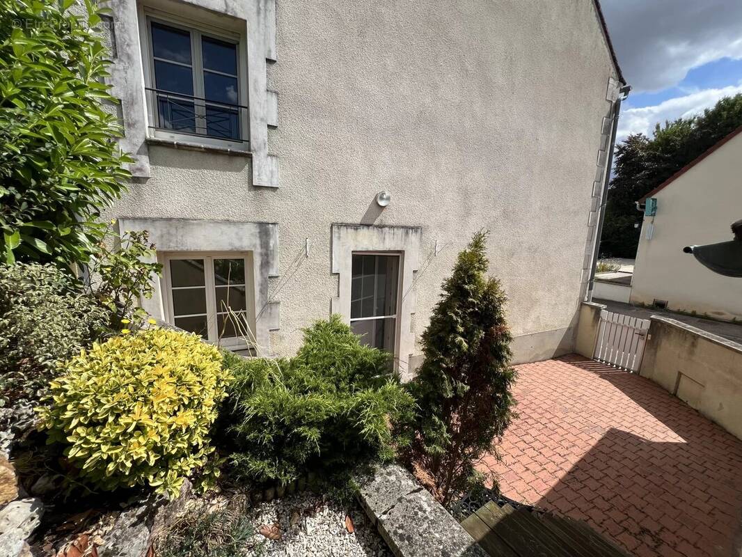 10 minutes auxerre maison de village 4 pièces avec annexes - photo 3