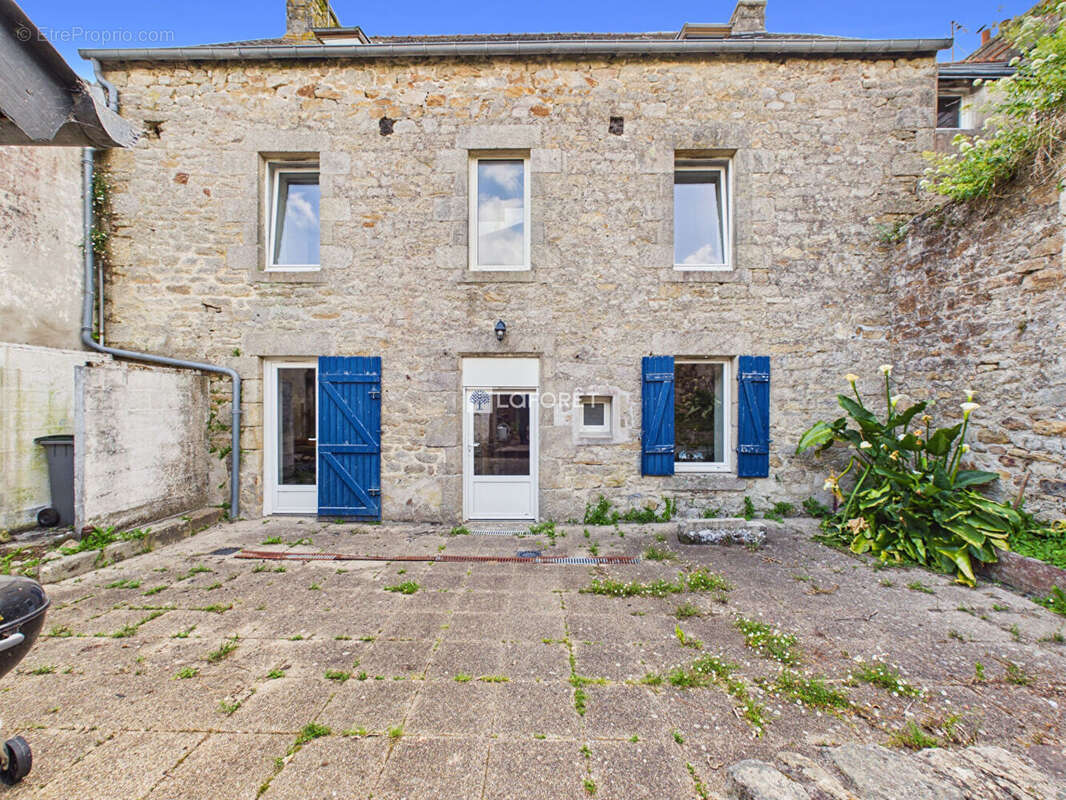 Maison à ELLIANT