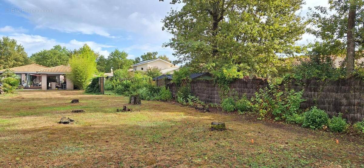 Terrain à MARTIGNAS-SUR-JALLE