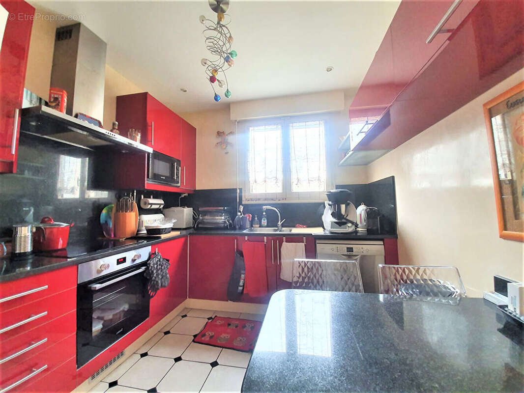 Appartement à COURBEVOIE