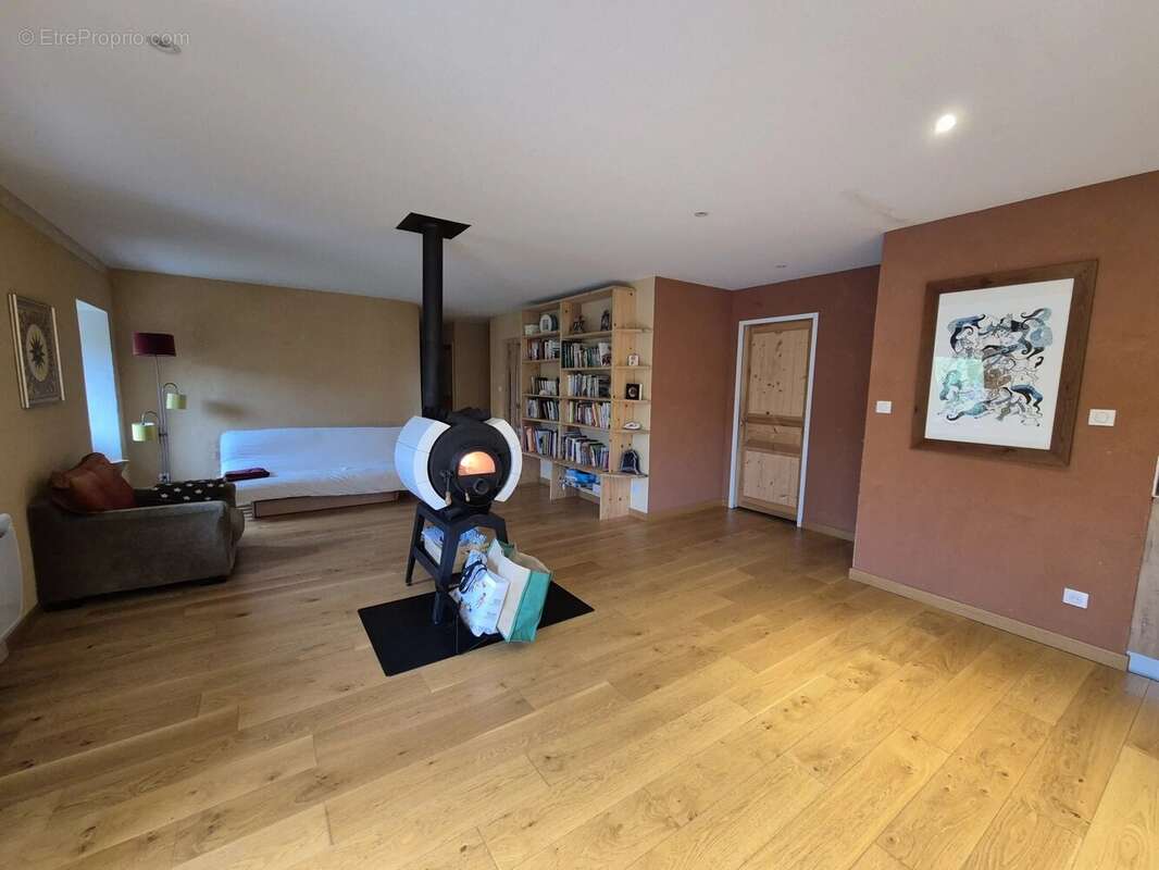 Maison à SAINT-JULIEN-CHAPTEUIL