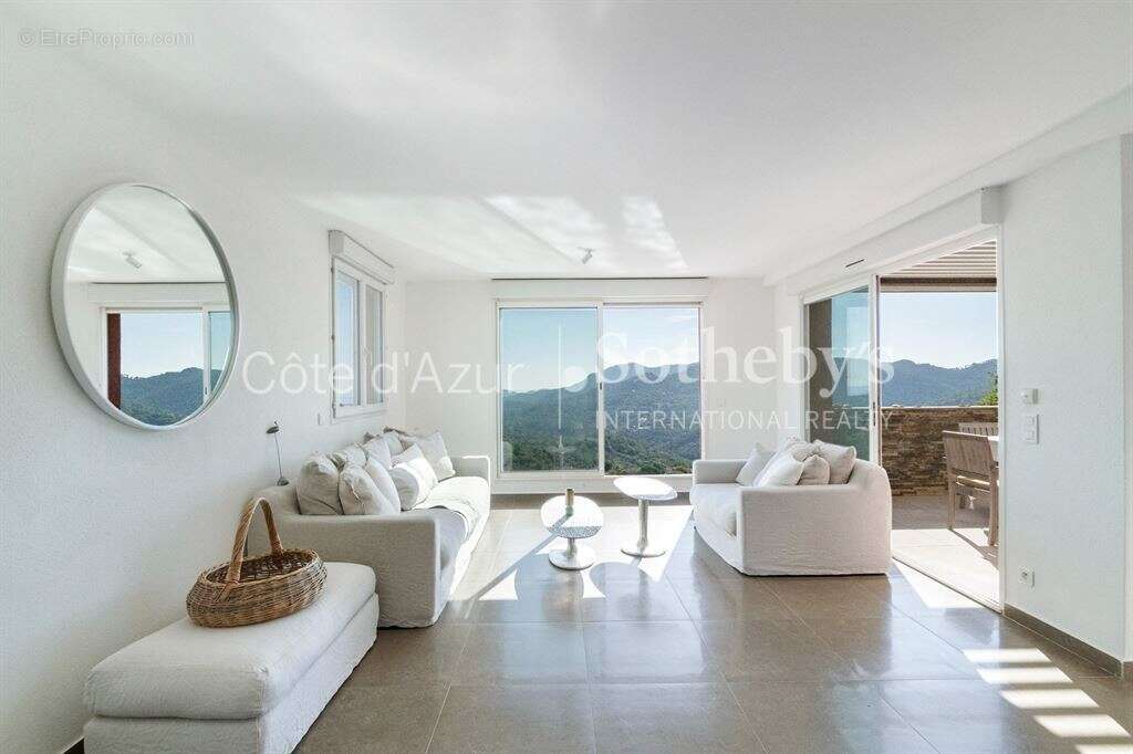 Maison à LES ADRETS-DE-L'ESTEREL