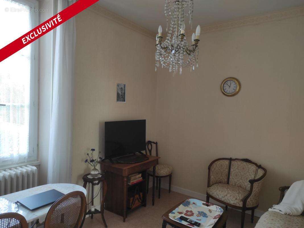 Maison à SAINT-JEAN-D'ANGELY