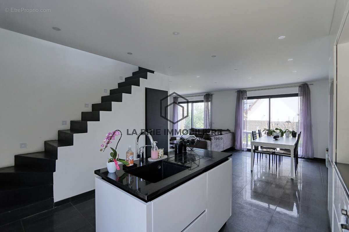 Maison 87 m² à Villecresnes  - photo 9