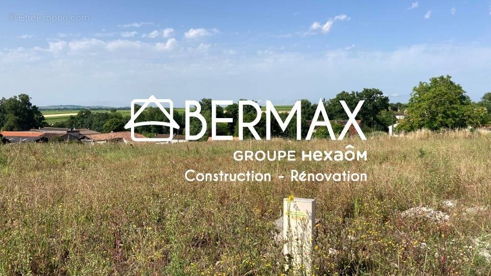 Terrain à SALLES-D'ANGLES