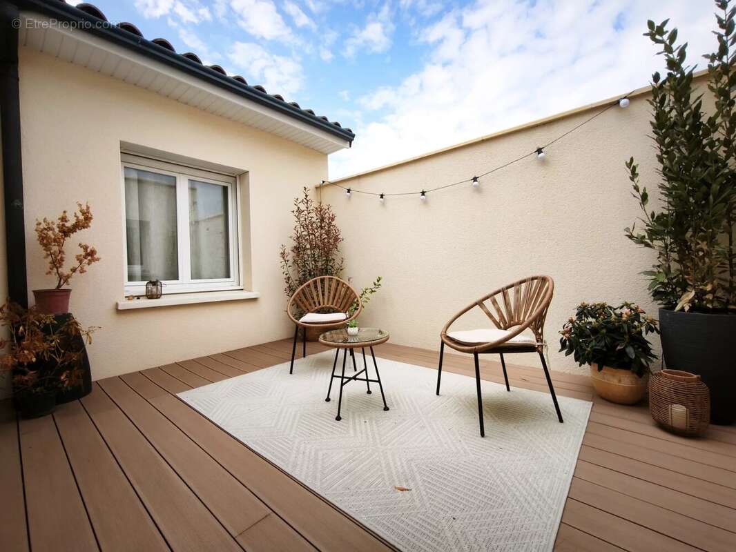 Maison à MONTAMISE