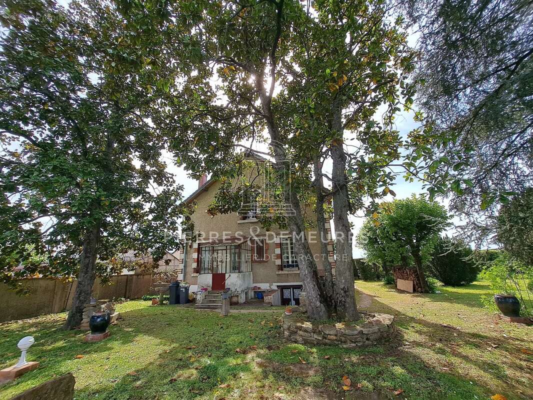 Maison à MEHUN-SUR-YEVRE