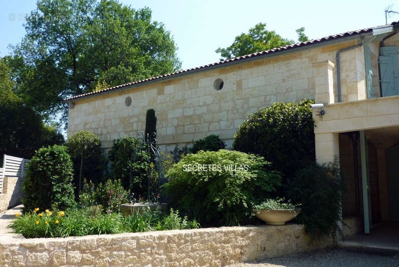 Maison à FARGUES-SAINT-HILAIRE