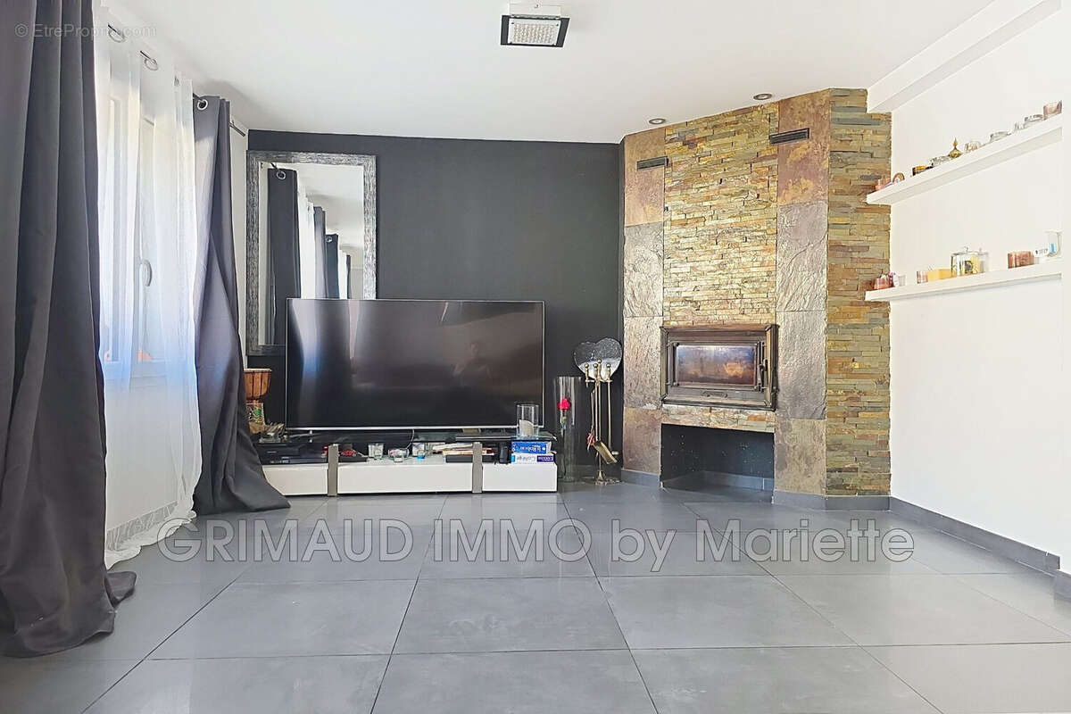 Maison à LA GARDE-FREINET