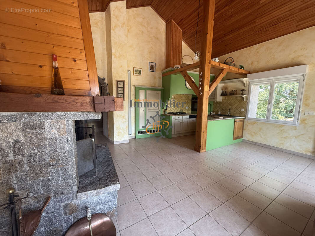 Vente Maison avec dépendances et terrains Montaigut - photo 5