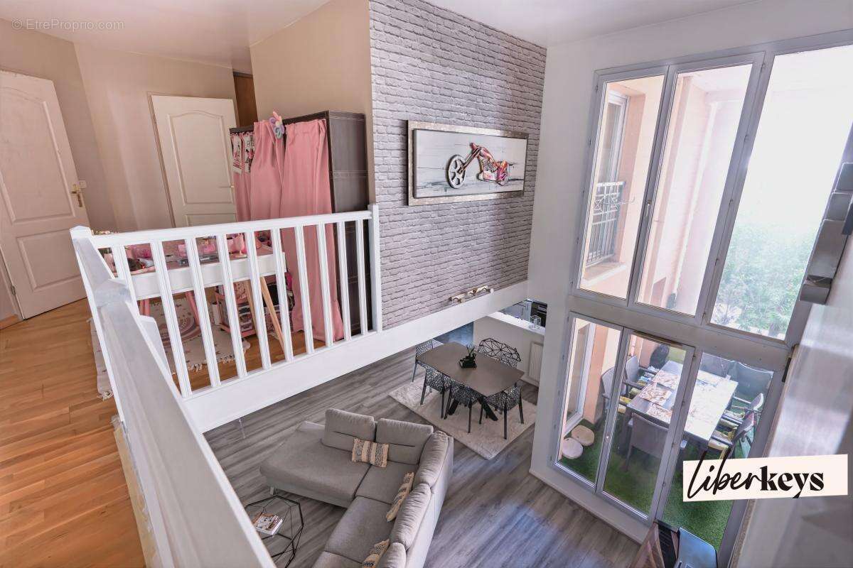 Appartement à COURBEVOIE