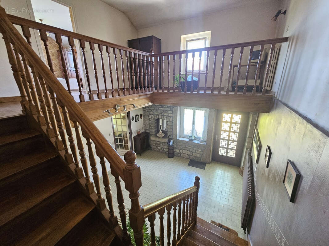 Maison de campagne en pierre avec hangar et terrain de 3500 m2 - photo 9