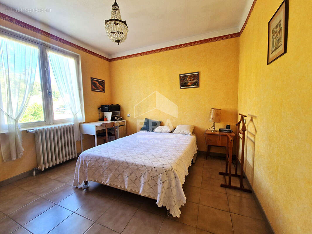 Maison à CHATEAU-ARNOUX-SAINT-AUBAN